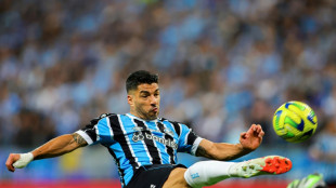 Suárez alega falta de 'força física' para seguir no Grêmio em 2024