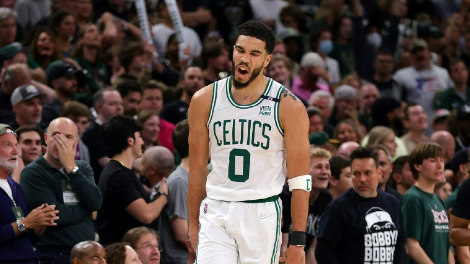 Tatum lleva a los Celtics al séptimo partido ante los Bucks y los Warriors liquidan a los Grizzlies