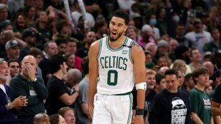 Tatum lleva a los Celtics al séptimo partido ante los Bucks y los Warriors liquidan a los Grizzlies