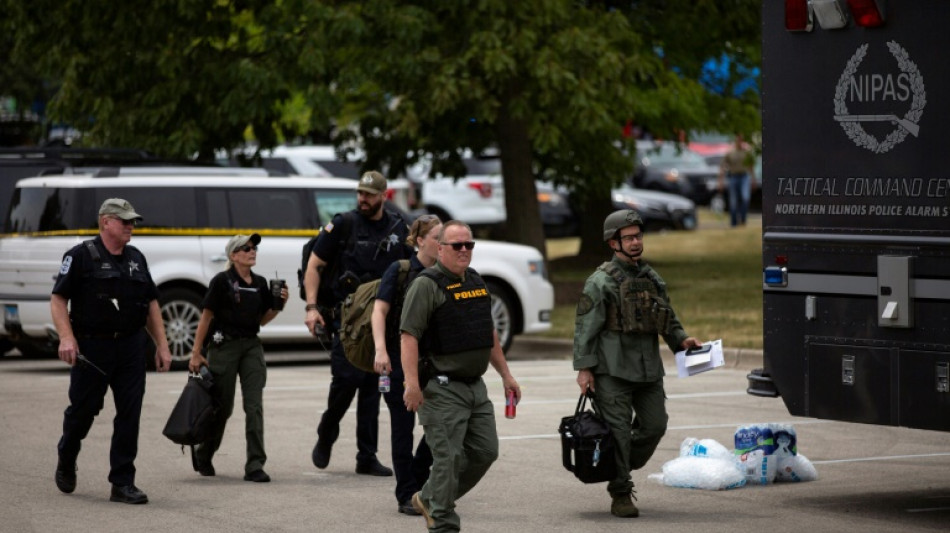 Au moins six morts dans une fusillade aux Etats-Unis lors d'un défilé du 4 juillet