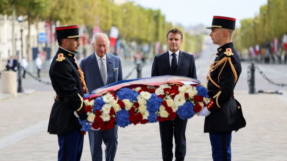 Visite de Charles III: Champs-Elysées, mini-bain de foule et dîner fastueux à Versailles