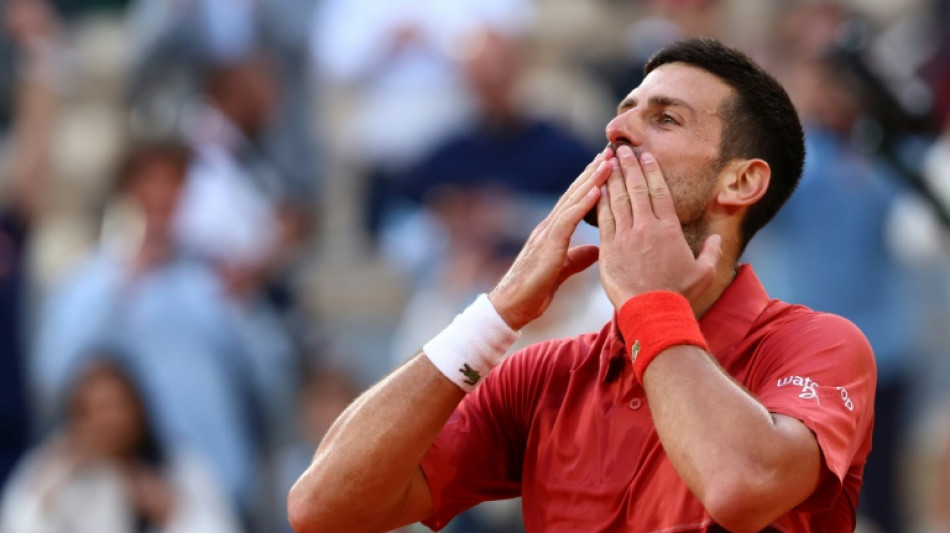 Roland-Garros: Djokovic passe mais se blesse