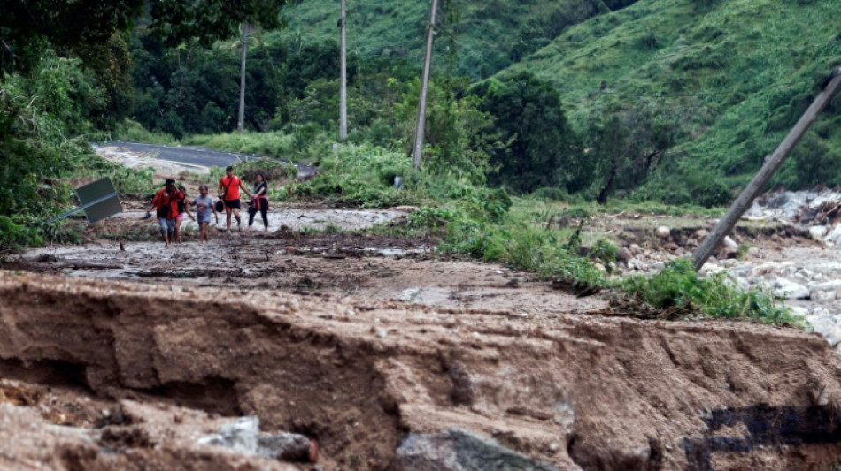 Furacão Otis deixa 27 mortos e rastro de destruição em Acapulco