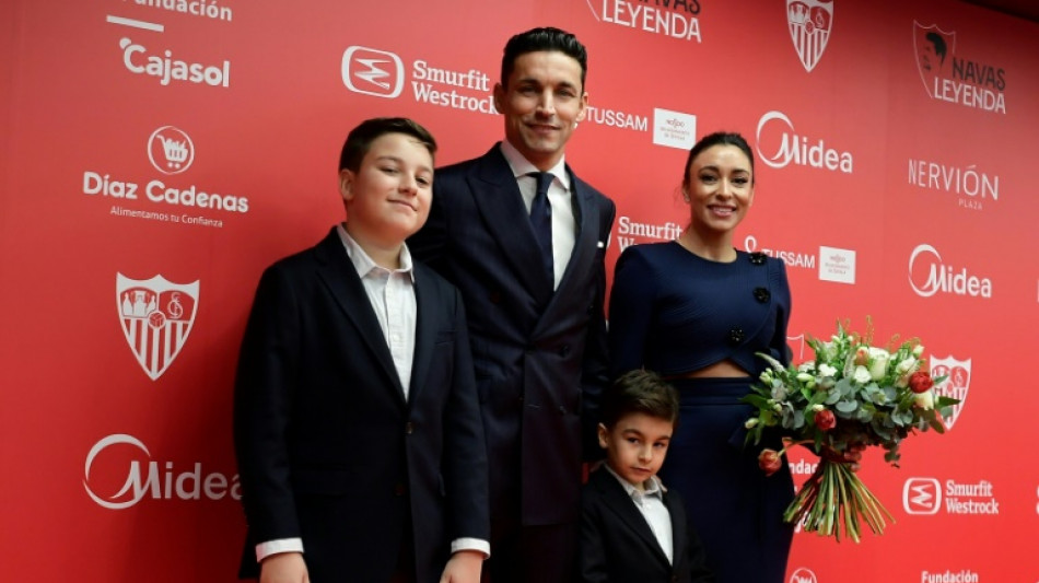 Jesús Navas se despede do futebol diante da torcida do Sevilla