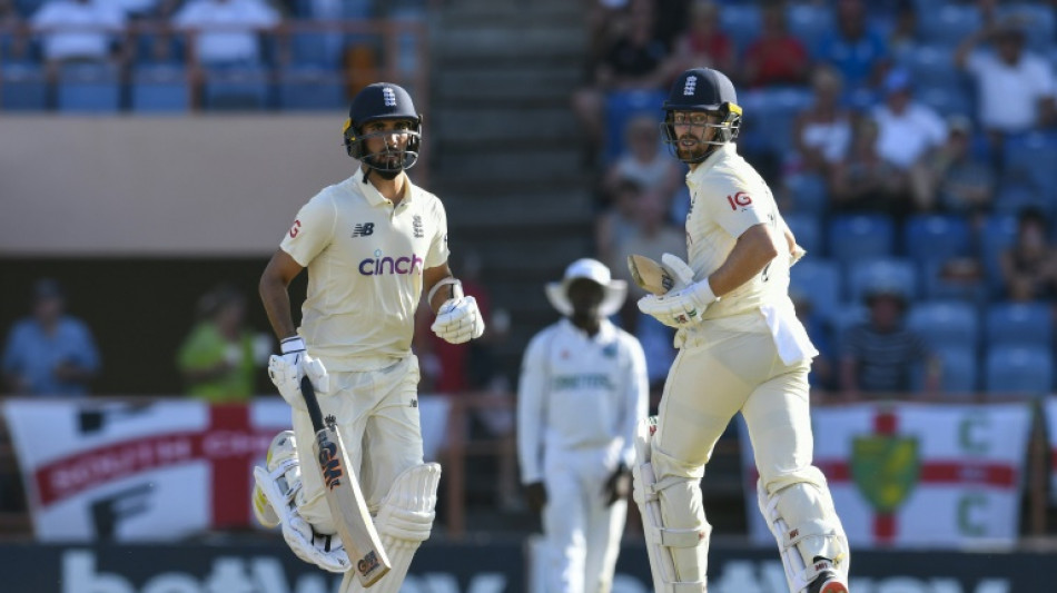 Last-men standing Leach, Mahmood rescue England in 3rd Test