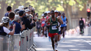 Parigi: Etiope Tola vince la maratona uomini