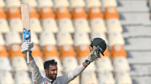 England 96-1 after Salman's century lifts Pakistan to 556