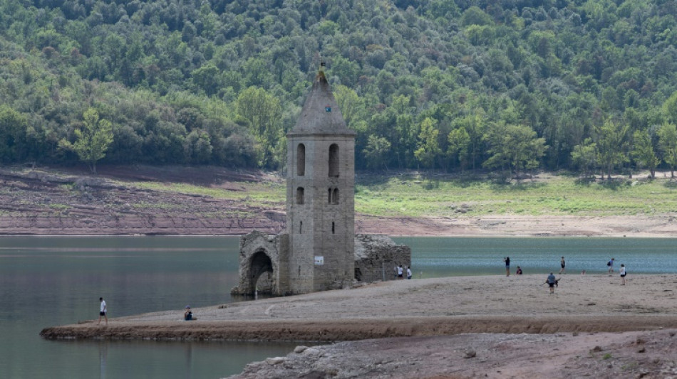 La sequía en España hace aflorar viejos monumentos sumergidos