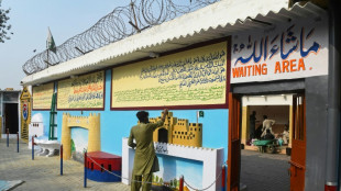 Murderers, kidnappers sell art from Pakistani prison