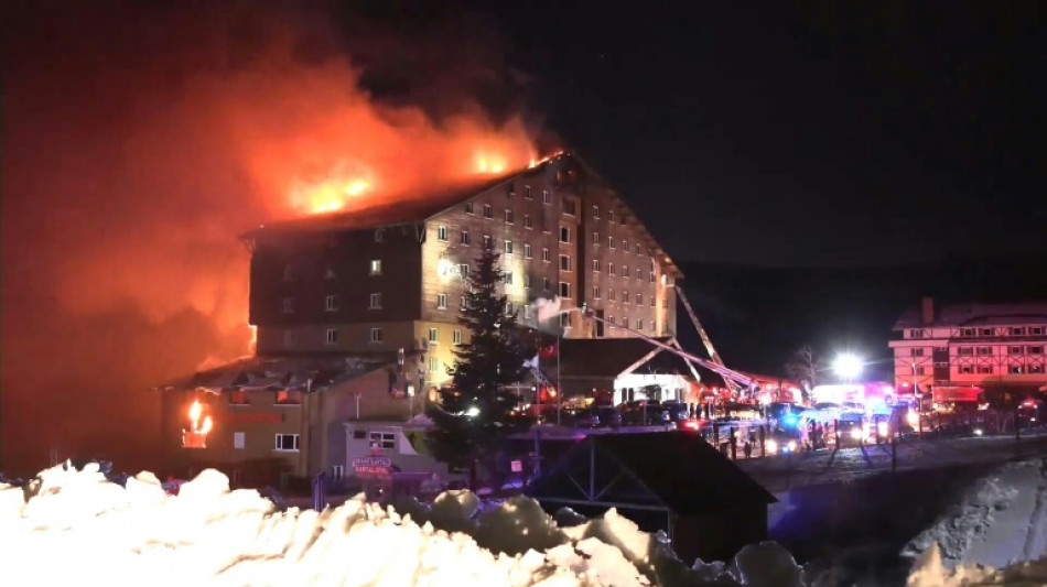 Zehn Tote und zahlreiche Verletzte bei Hotel-Brand in türkischem Skigebiet