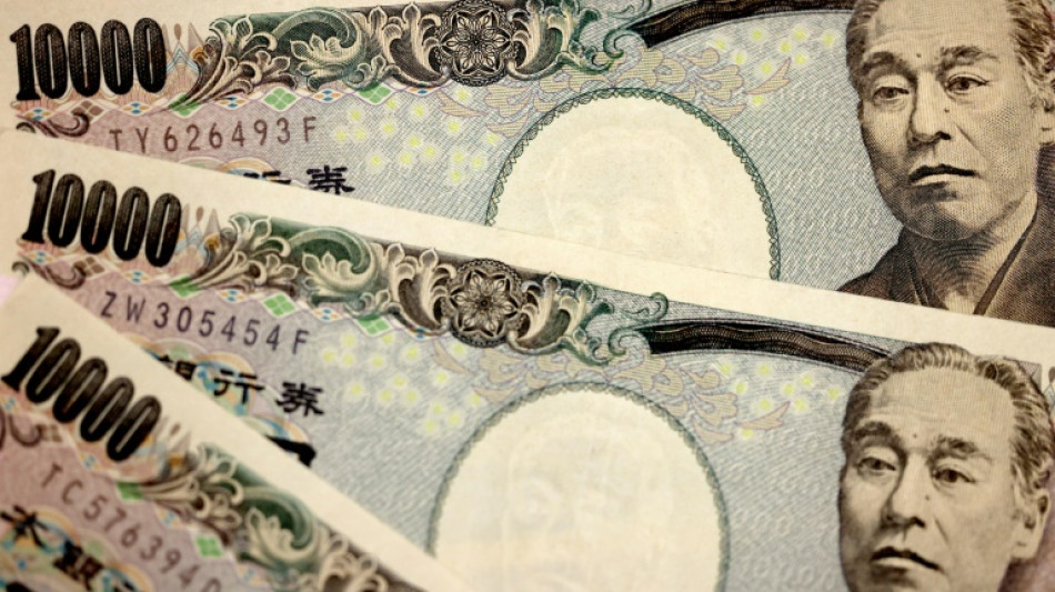 Le yen tombe à son plus bas niveau face au dollar depuis 20 ans