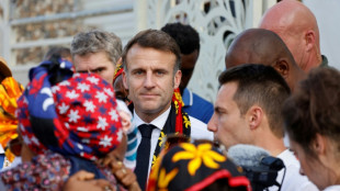 Macron conclut sa visite à Mayotte avec une réunion de crise