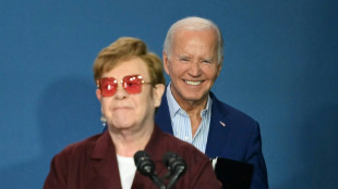 Biden aparece junto a Elton John para celebrar hito de la lucha LGTBQ+