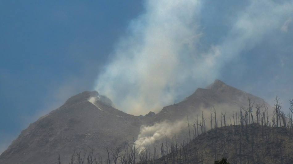 La erupción de un volcán en el este de Indonesia deja 10 muertos