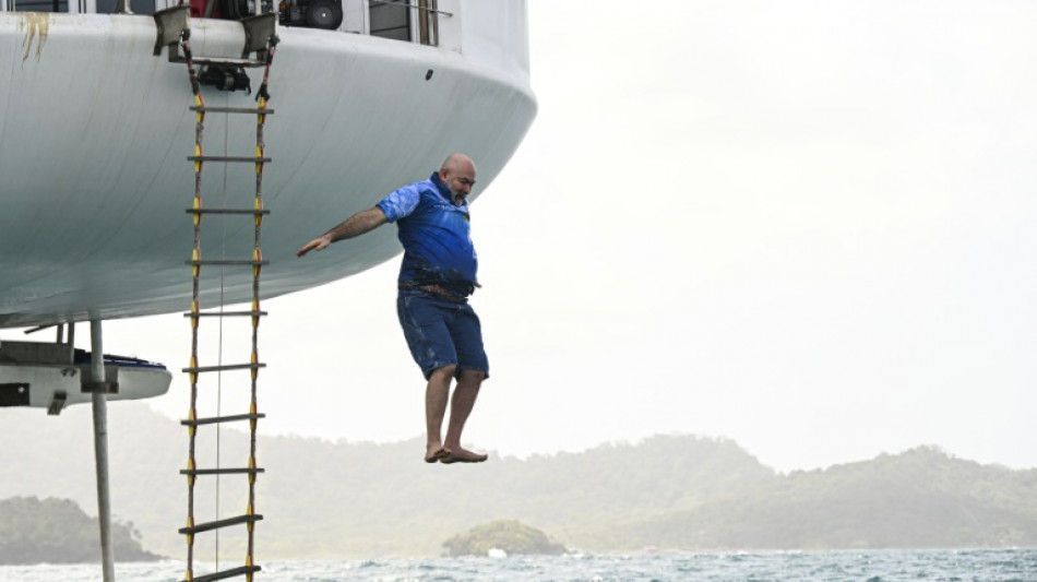 Un alemán logra un récord Guinness por vivir 120 días bajo aguas del Caribe en Panamá