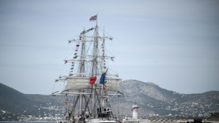 Grèce: le voilier Belem met le cap sur la France avec la flamme olympique à bord