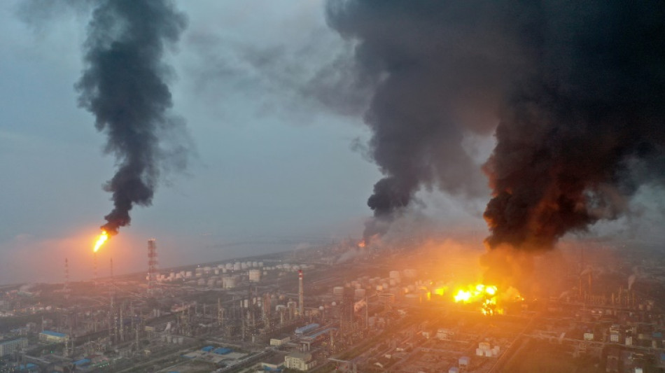 Chine: au moins un mort dans l'incendie d'une usine chimique à Shanghai