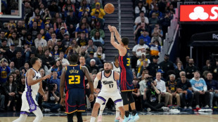 Curry bags record 4,000th three-pointer as Warriors face Kings 