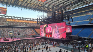 Delirio dei fan per il 'ciao' di Taylor Swift a inizio concerto