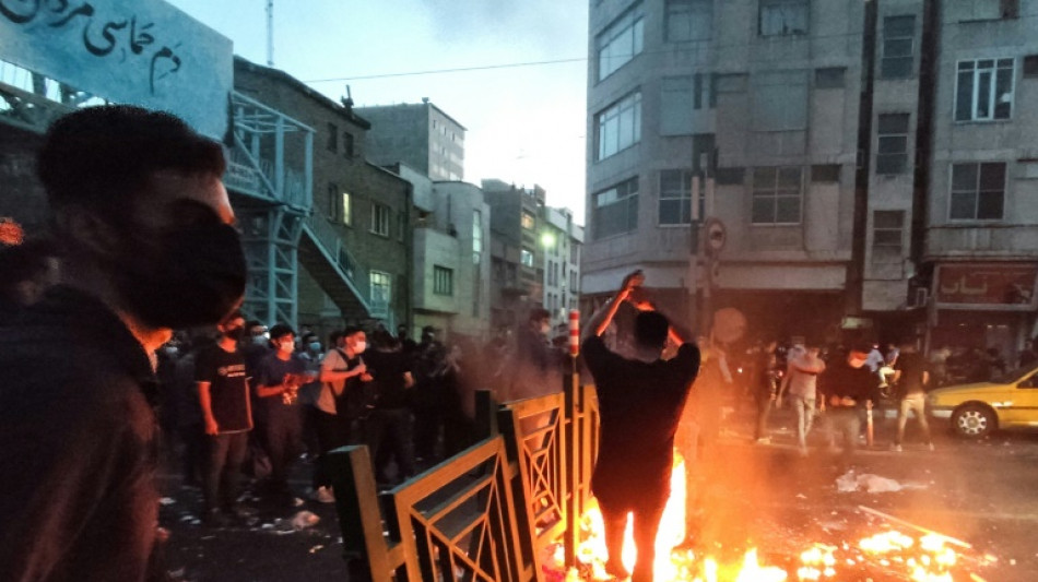 Once muertos, cuatro de ellos policías, desde que empezaron las protestas en Irán