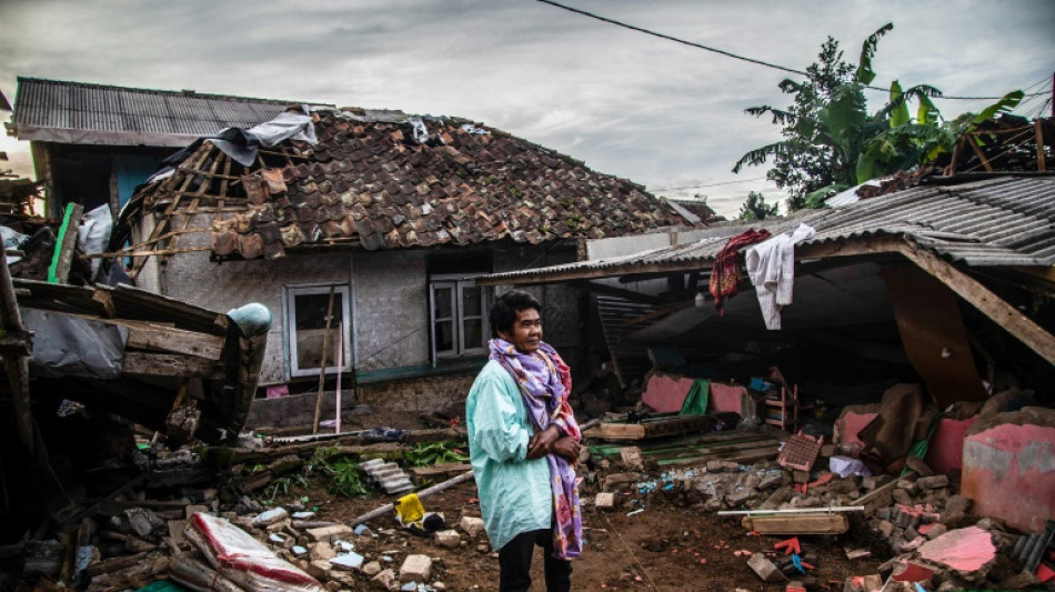 Búsqueda de supervivientes en Indonesia tras sismo que mató a 162 personas