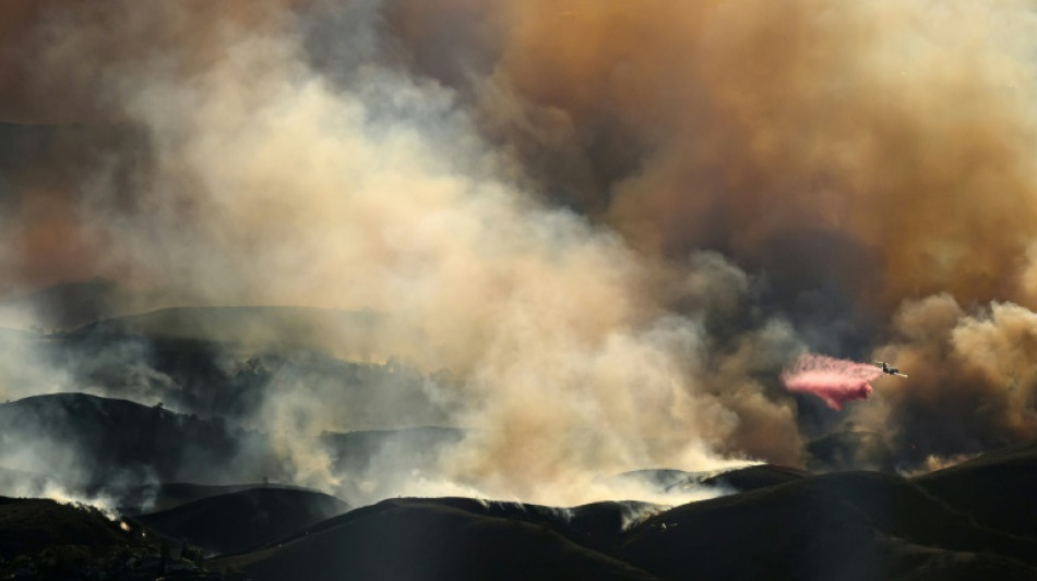 Los incendios "más devastadores" de California siguen sin control en Los Ángeles