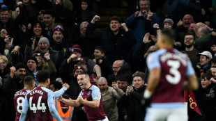 Sensação da Premier, Aston Villa vence Arsenal; Liverpool bate Crystal Palace e é líder