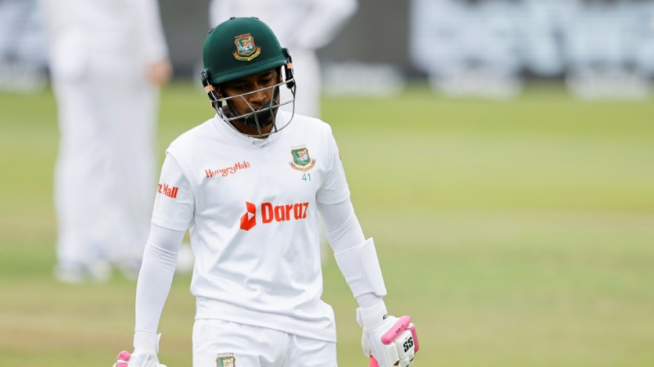 Bangladesh lose Mushfiqur after battling half-century