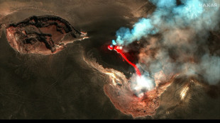 Aeropuerto en isla italiana de Sicilia cierra por erupción del Etna