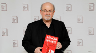 Activistas y disidentes responsabilizan a Irán del ataque a Rushdie