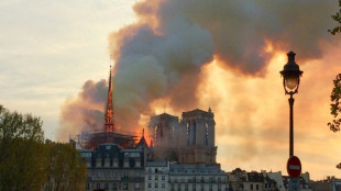 Notre-Dame instala la base de su emblemática aguja en el cuarto aniversario del incendio