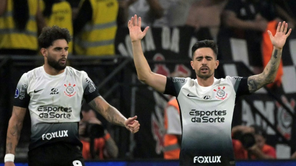 Corinthians vence Fortaleza (3-0) e vai às semifinais da Sul-Americana