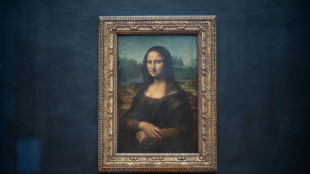 Una protegida Gioconda recibe un tartazo en el Louvre