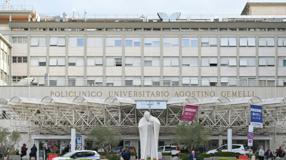 El papa Francisco, hospitalizado en Roma, pasó "una buena noche"