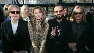 Paul e Ringo prestigiam desfile de Stella McCartney em Paris