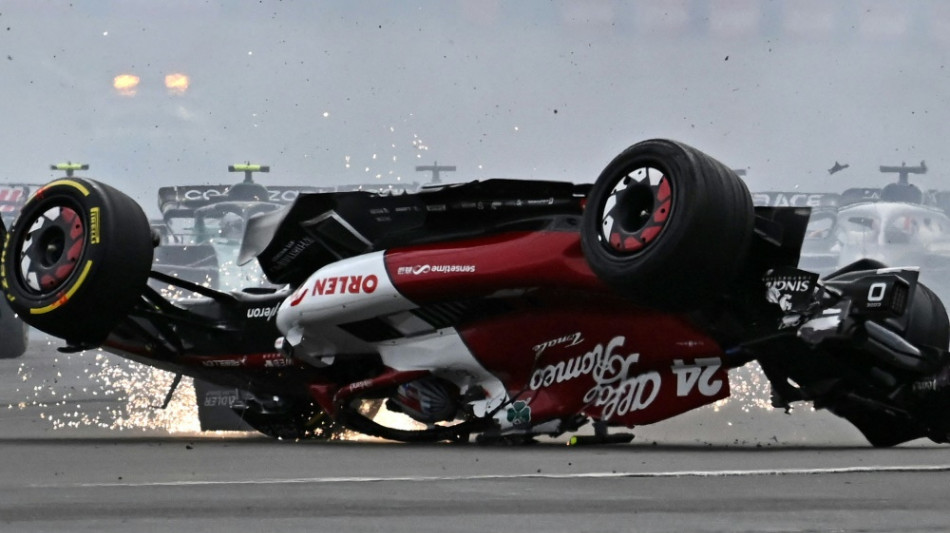 Schwerer Startunfall in Silverstone - Entwarnung bei Zhou