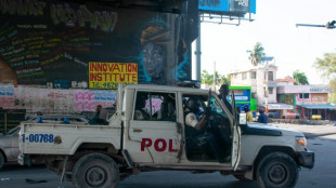 Gangues do Haiti incendeiam outro posto policial em meio à onda de violência