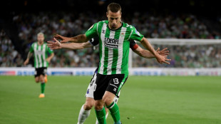 Betis acerta venda de Sergio Canales para o futebol mexicano