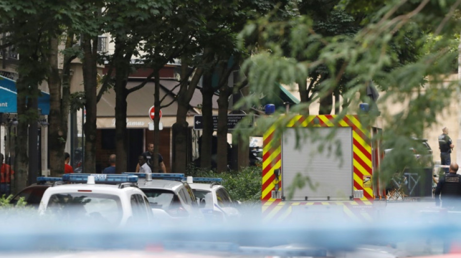 Un automóvil embiste la terraza de un restaurante en París y deja un muerto y seis heridos