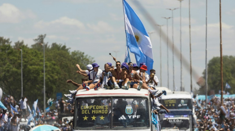 Argentinische Weltmeister brechen Siegestour durch Buenos Aires ab