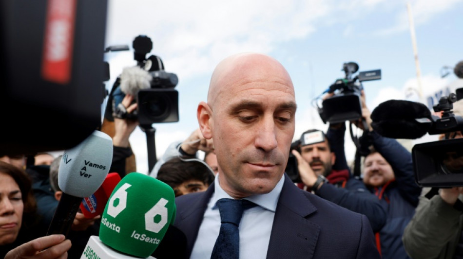 Baiser forcé: l'ex-patron du foot espagnol Luis Rubiales écope d'une amende 