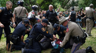 Policía contiene manifestación pro-palestinos en Universidad de Texas