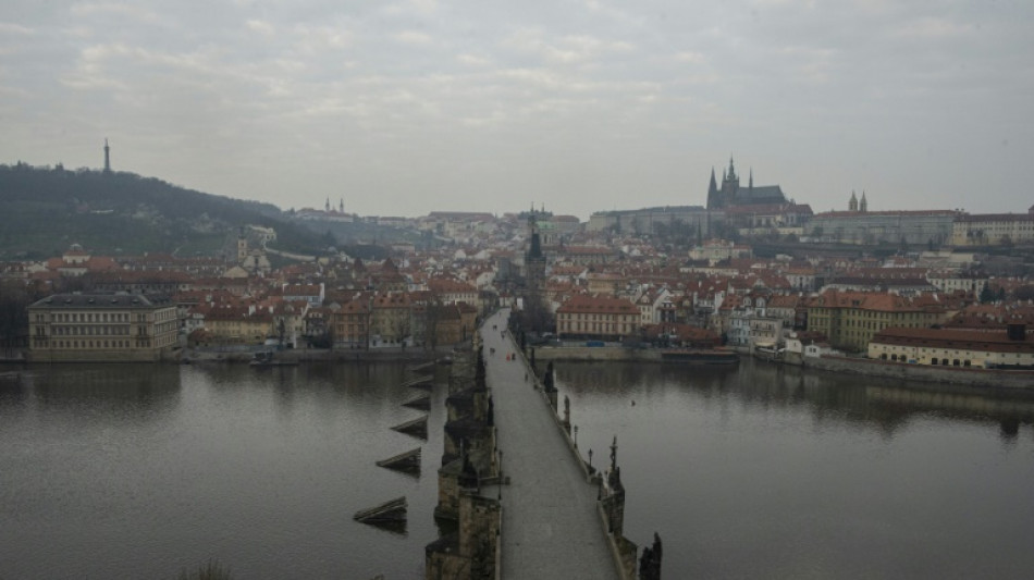 Praga prohíbe los tours nocturnos de bares y busca atraer a turistas más "cultos"