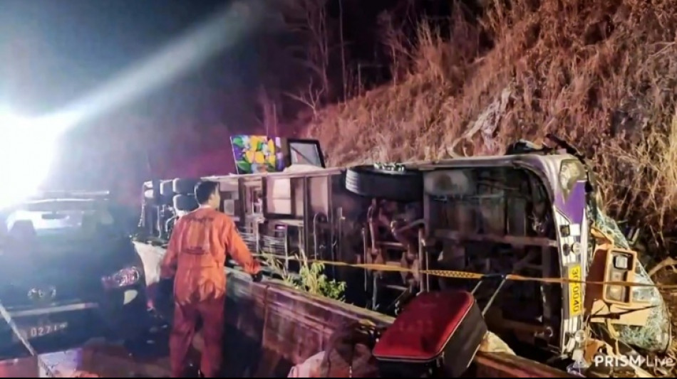 Un accidente de autobús en Tailandia mata a 18 personas