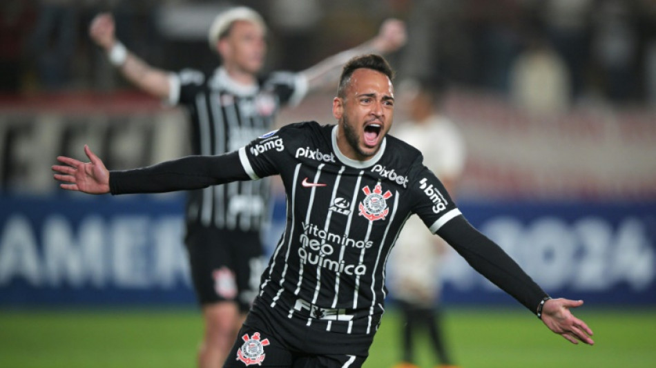 Corinthians vence Universitario (2-1) em Lima e avança às oitavas da Sul-Americana