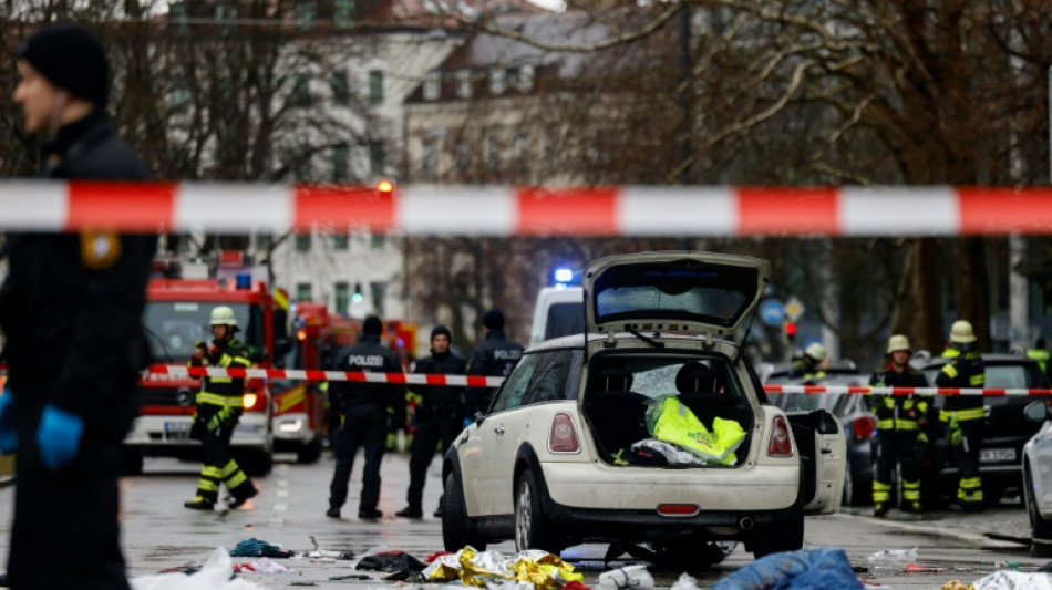 Trauer um Mutter und Tochter nach Anschlag in München - Debatte um Migrationspolitik