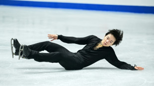 Kagiyama wins NHK Trophy despite early slip