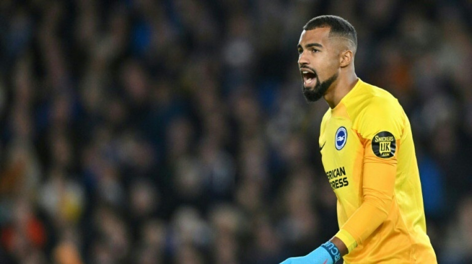 Goleiro espanhol Robert Sánchez deixa Brighton e assina com Chelsea até 2030