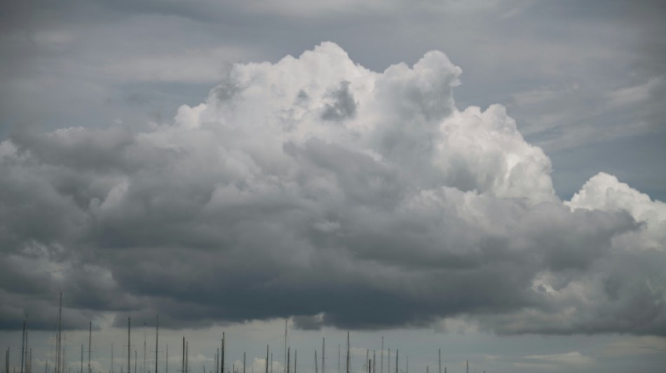 Huracán Beryl entra en Texas causando fuertes lluvias, marejadas y cortes de energía