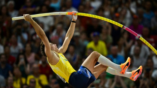 Athlétisme: le perchiste suédois Armand Duplantis porte son record du monde à 6,24 m